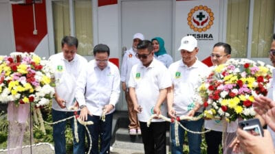 Bupati Tangerang meresmikan Pos Modular Kesehatan Merah Putih di Pasar Kelapa Dua untuk memudahkan cek kesehatan gratis bagi pedagang.