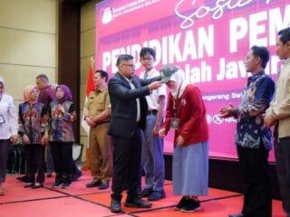 Pilar Saga ajak pelajar Tangsel tingkatkan literasi politik lewat Sekolah Jawara Demokrasi dan dorong pemilih muda aktif di pemilu.