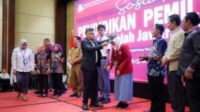 Pilar Saga ajak pelajar Tangsel tingkatkan literasi politik lewat Sekolah Jawara Demokrasi dan dorong pemilih muda aktif di pemilu.