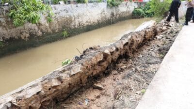 Bupati Tangerang meninjau tanggul jebol di Mustika Tigaraksa dan memerintahkan penanganan cepat untuk mencegah luapan sungai.