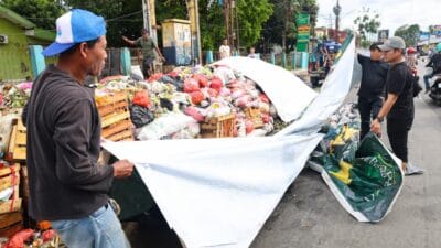 Pemkot Tangsel bergerak cepat menangani tumpukan sampah di Ciputat dan Serpong demi menekan bau dan menjaga kenyamanan warga.