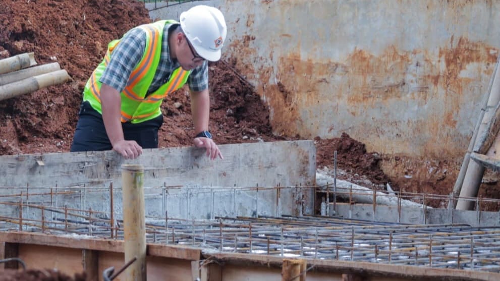 Pemkot Tangsel membangun turap dan ground tank di Serpong Green Park untuk mencegah banjir dan longsor saat hujan ekstrem.