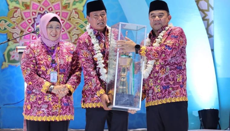 Bupati Tangerang Maesyal Rasyid membuka MTQ ke-56 di Pagedangan yang diikuti kafilah 29 kecamatan se-Kabupaten Tangerang.