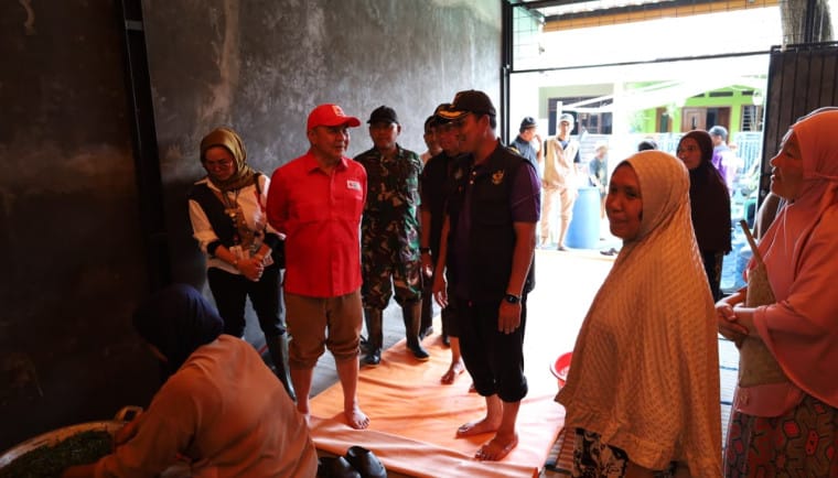 PMI Kabupaten Tangerang terus mengevakuasi warga terdampak banjir di Sukamulya, Kresek, dan Kemiri serta menyalurkan bantuan logistik.