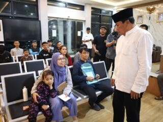 Bupati Tangerang mengapresiasi inovasi layanan administrasi malam hari di Kecamatan Curug untuk memudahkan warga pekerja industri.