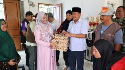 Bupati Tangerang meninjau banjir di Taman Cikande, Jayanti, menyerahkan bantuan dan menyerap aspirasi warga terkait solusi banjir.