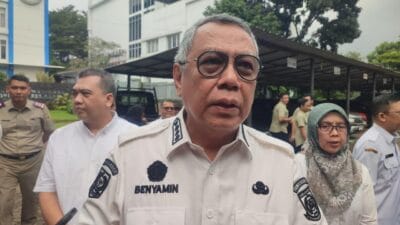 Benyamin Davnie memastikan layanan Disdukcapil Tangsel berjalan optimal, berbasis online–offline, serta stok blanko KTP aman.