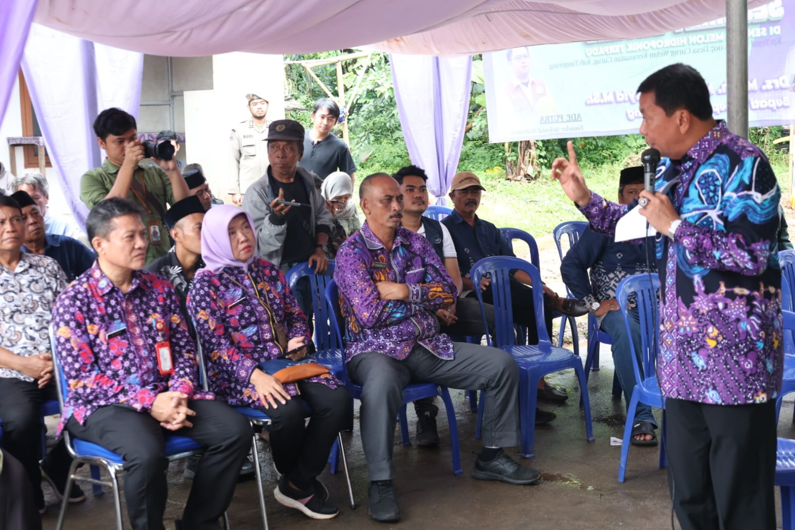 Bupati Tangerang panen melon hidroponik di Curug Wetan. Milenial Hydrofarm dorong pertanian modern dan ekonomi warga.