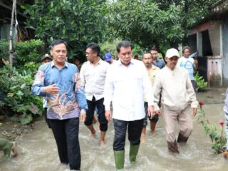 Bupati Tangerang meninjau banjir di Perumahan Nuansa Mekarsari Rajeg dan menyiapkan bantuan serta normalisasi saluran air.