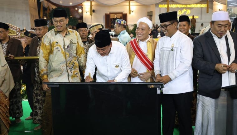 Bupati Tangerang meresmikan Masjid Kasepuhan Tangerang Raya bertepatan dengan peringatan Isra Mi’raj yang dihadiri ribuan jamaah.