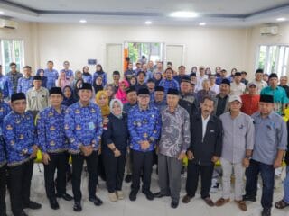 Pilar Saga Ichsan menekankan kolaborasi warga dalam pengelolaan sampah dari sumber saat Musrenbang Kelurahan Cireundeu.