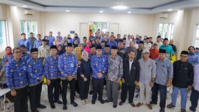 Pilar Saga Ichsan menekankan kolaborasi warga dalam pengelolaan sampah dari sumber saat Musrenbang Kelurahan Cireundeu.