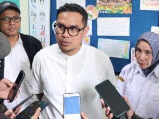 Pemkot Tangsel menindaklanjuti serius kasus pelecehan seksual di SD Rawabuntu. Pilar Saga Ichsan pastikan korban mendapat pendampingan.