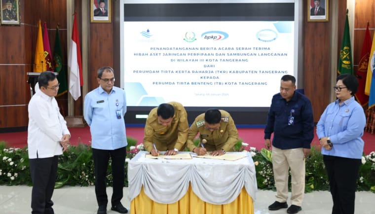 Pemkab dan Pemkot Tangerang menuntaskan serah terima aset jaringan perpipaan Wilayah III untuk meningkatkan layanan air bersih.