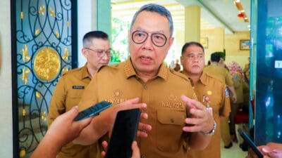 Pemkot Tangsel bergerak cepat mengalihkan 200 ton sampah per hari ke Cileungsi usai TPAS Cilowong ditutup sementara.