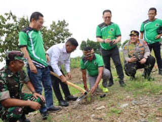 Dukungan Gubernur Banten Andra Soni pada penanaman 1.500 pohon kelor di Sungai Cibanten untuk menjaga lingkungan berkelanjutan!!