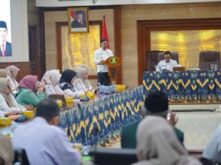 Pemkot Tangerang menyerahkan SK pensiun kepada 100 ASN periode Februari–April 2026 serta membuka sosialisasi ketaspenan.