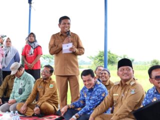 Gubernur Banten Andra Soni bersama Bupati Tangerang meresmikan jalan desa Badak Anom sepanjang 1,3 km untuk menunjang mobilitas warga.