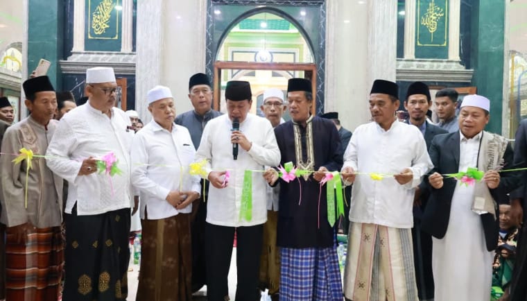 Bupati Tangerang Moch Maesyal Rasyid menghadiri peringatan Isra Mi’raj sekaligus meresmikan Masjid Jami Al Huda di Kronjo.