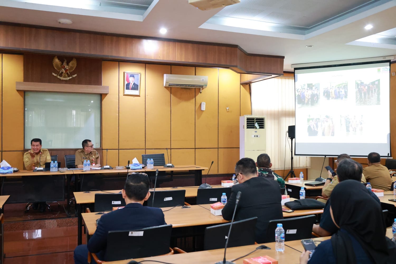 Pemkab Tangerang menggelar rakor penanganan banjir Kosambi dan menyiapkan pembangunan pompa serta pintu air.