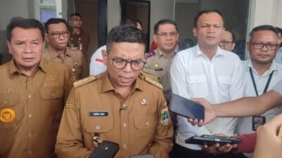 Rapat Gubernur Banten Andra Soni bersama kepala daerah Tangerang Raya membahas evaluasi, normalisasi sungai, dan mitigasi banjir.