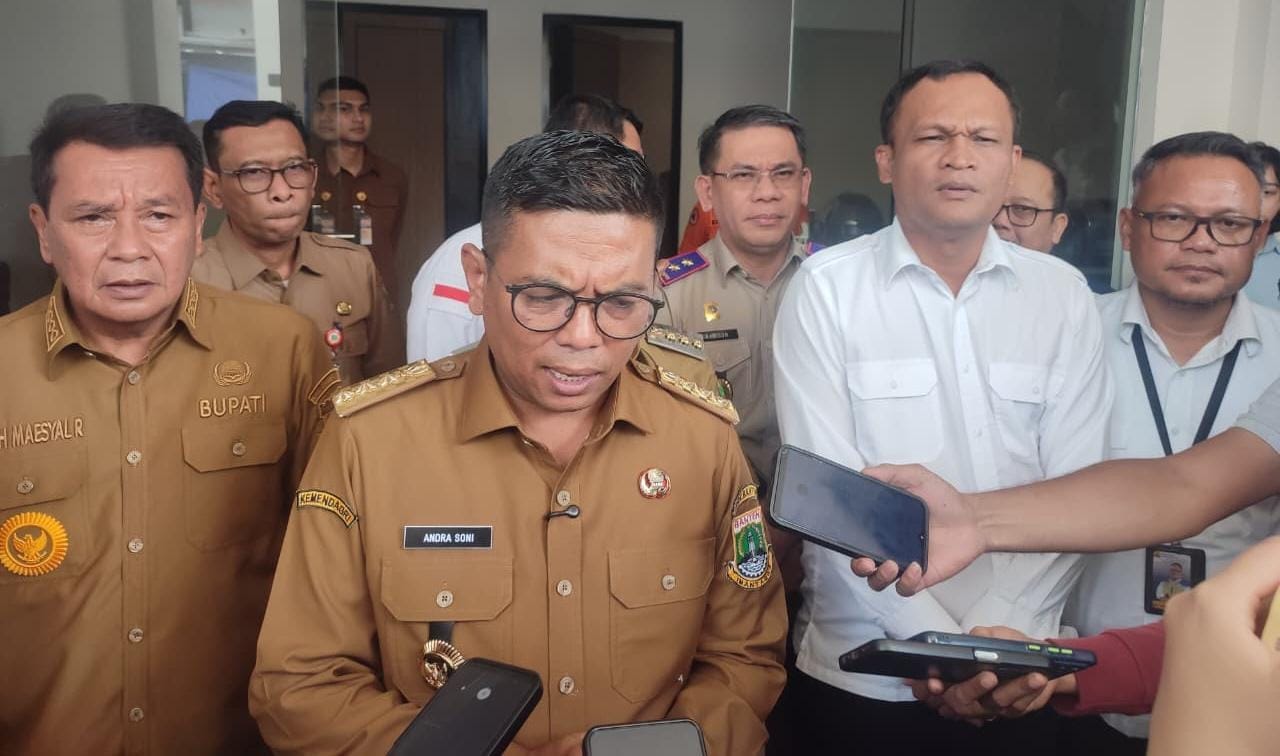 Rapat Gubernur Banten Andra Soni bersama kepala daerah Tangerang Raya membahas evaluasi, normalisasi sungai, dan mitigasi banjir.