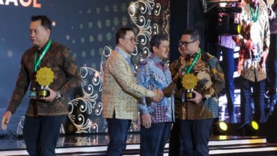 Pemkot Tangerang Selatan meraih UHC Award 2026 kategori kota madya atas keberhasilan memperluas cakupan jaminan kesehatan warga.