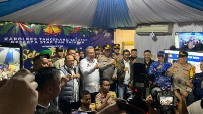 Wali Kota Tangsel Benyamin Davnie memantau malam tahun baru. Perayaan berjalan aman, tertib, dan kondusif dengan ratusan personel siaga.