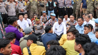 Satu tahun memimpin Gubernur Banten Andra Soni menegaskan kritik mahasiswa jadi bahan evaluasi usai dialog aksi di KP3B Serang