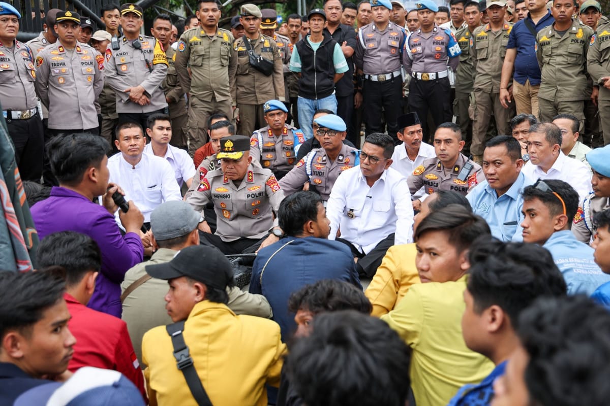 Satu tahun memimpin Gubernur Banten Andra Soni menegaskan kritik mahasiswa jadi bahan evaluasi usai dialog aksi di KP3B Serang