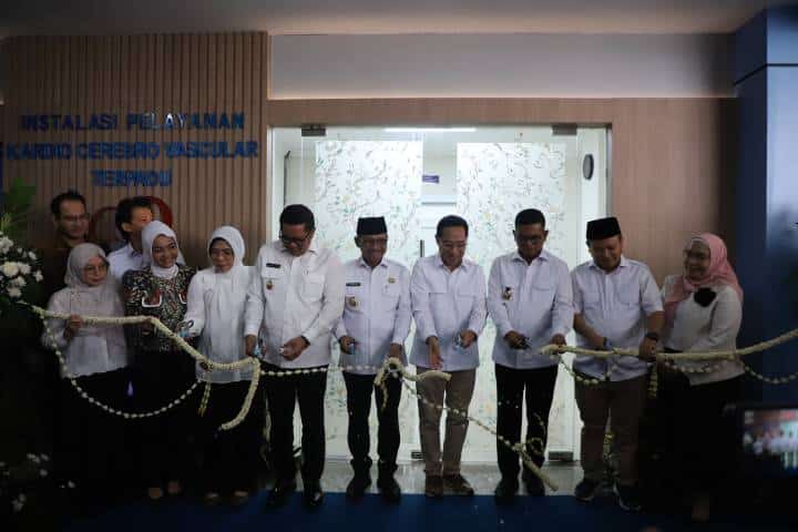 Wamenkes resmikan Cath Lab RSUD Kota Tangerang. Layanan jantung dan stroke makin cepat, pasien BPJS bisa berobat gratis.