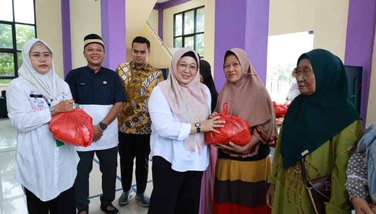 Wabup Tangerang Intan Nurul Hikmah memantau GPM di Bojong Nangka. 334 paket sembako Rp41 ribu disiapkan jelang Ramadan.