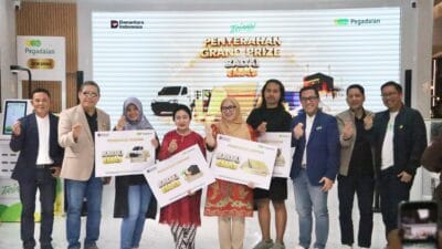 Pegadaian Kantor Wilayah IX serahkan emas 1 kg kepada nasabah, tegaskan komitmen investasi aman dan inklusif.