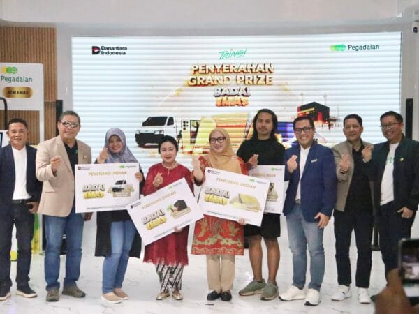Pegadaian Kantor Wilayah IX Serahkan Hadiah Emas 1 Kg, Tegaskan Komitmen Investasi Aman