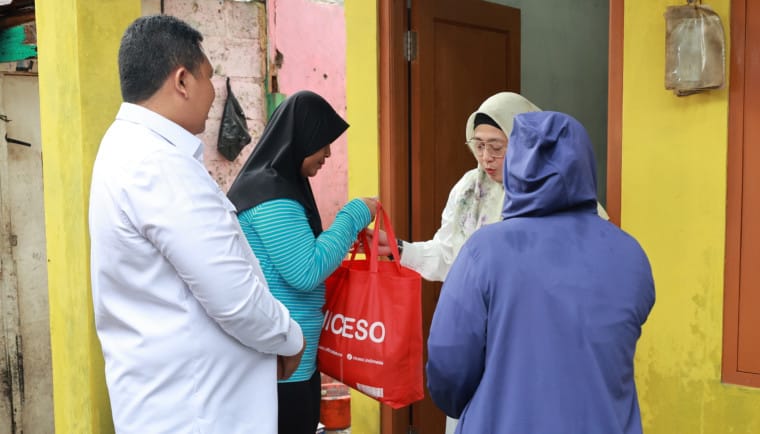 Wabup Tangerang Intan Nurul Hikmah meninjau renovasi RTLH di Sukabakti Curug, memastikan hunian layak, sehat, dan aman bagi warga.