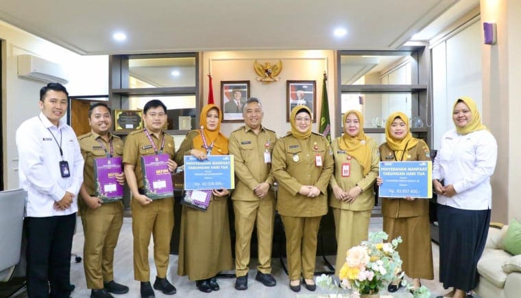 Wabup Tangerang menyerahkan SK kenaikan pangkat 334 PNS dan melepas 39 ASN pensiun TMT 1 Maret 2026 resmi 2026