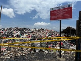 Lindungi Sungai Cisadane, Pemkot Tangerang Tutup TPS Ilegal di Neglasari