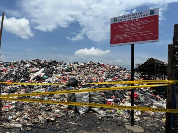 Lindungi Sungai Cisadane, Pemkot Tangerang Tutup TPS Ilegal di Neglasari