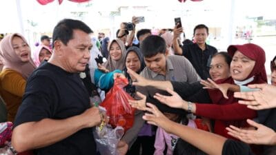 Bupati Tangerang menutup UMKM Ngider Pasar Kemis, dorong ekonomi kerakyatan, promosi produk lokal, dan GPM jelang Ramadan.