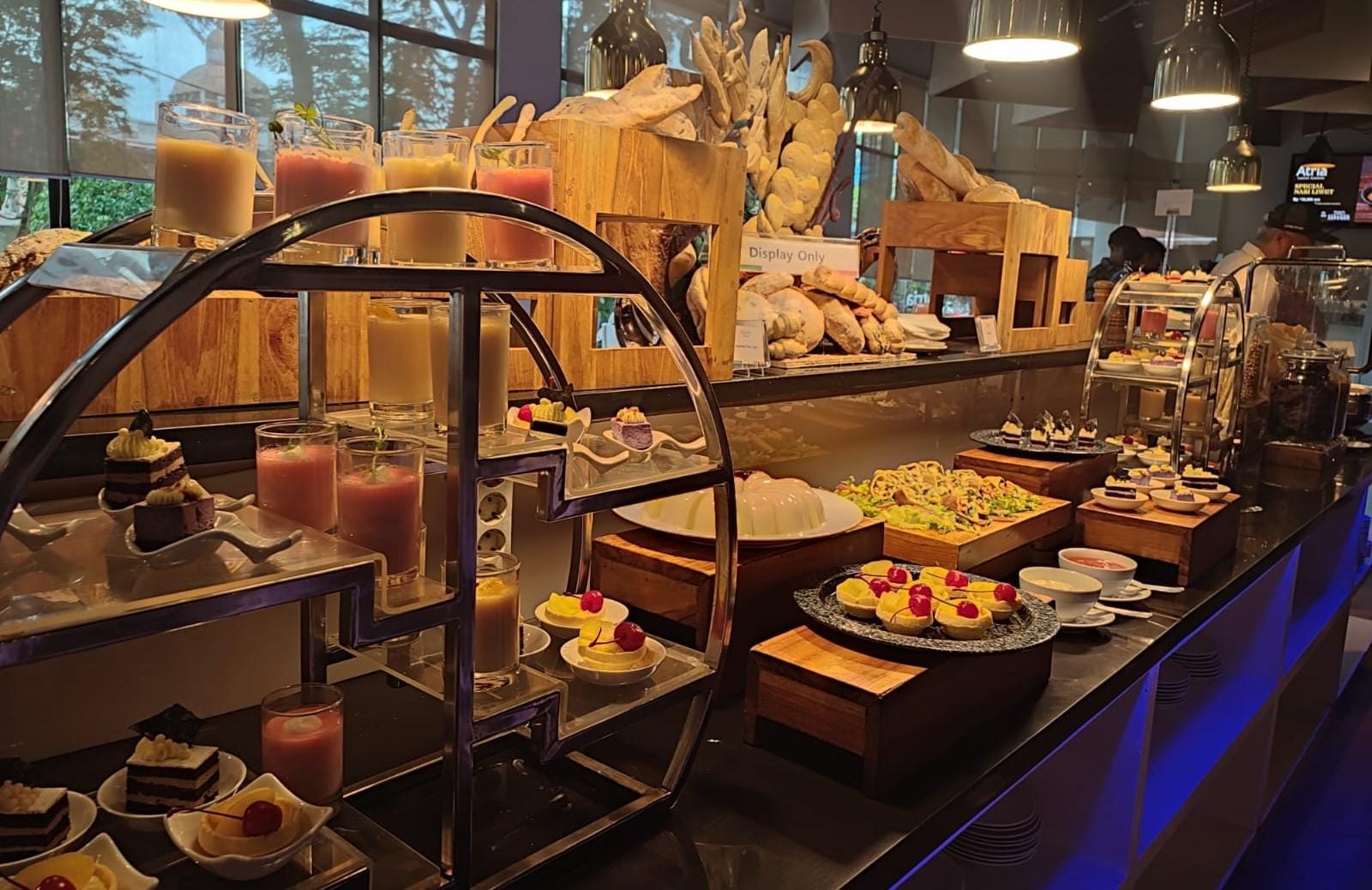 Atria Hotel Gading Serpong hadirkan paket buka puasa Ragam Rasa Ramadan, harga mulai Rp175 ribu, all you can eat dan live music.