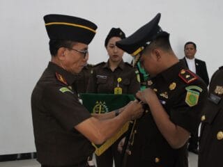Dimas Sigit Tanugraha dilantik sebagai Kacabjari pertama di Pulau Sebatik. Pelantikan pejabat Kejari Nunukan berlangsung khidmat.