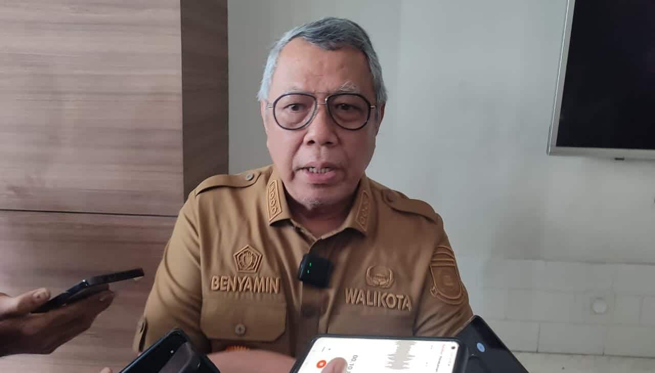 Forkopimda Tangsel membahas krisis sampah dengan target 108 ribu lubang biopori untuk kurangi sampah organik dari hulu terpadu.