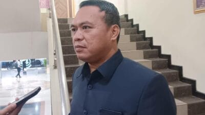 Jalan rusak di Pasar Kemis picu kecelakaan. DPRD Kabupaten Tangerang mendesak pemda segera memperbaiki demi keselamatan warga.