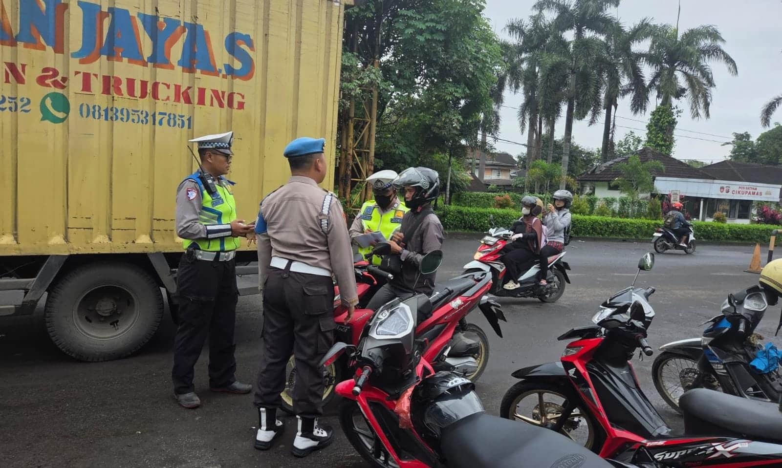 Operasi Keselamatan Maung 2026 digelar Satlantas Polresta Tangerang, ratusan pengendara ditegur demi keselamatan lalu lintas.