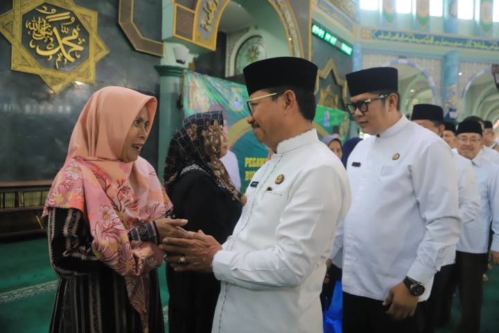 BAZNAS Kota Tangerang bersama Pemkot menyalurkan 3.300 paket sembako lewat Tangerang Bersedekah di Ramadan 1447 H.