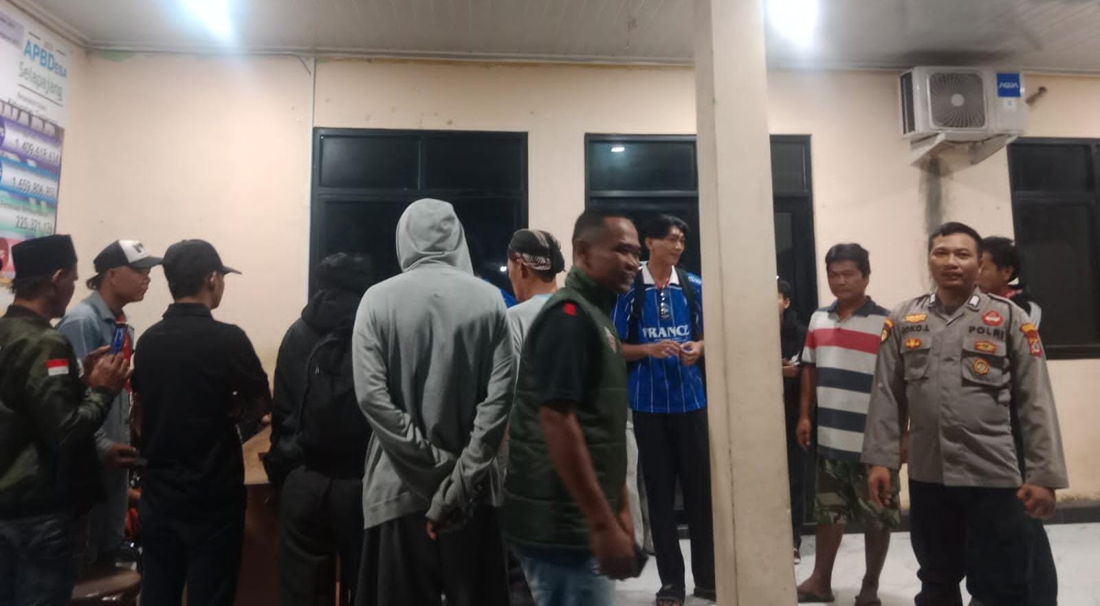 Polsek Cisoka bergerak cepat menggagalkan aksi perang petasan dini hari di Selapajang, mencegah gangguan kamtibmas.