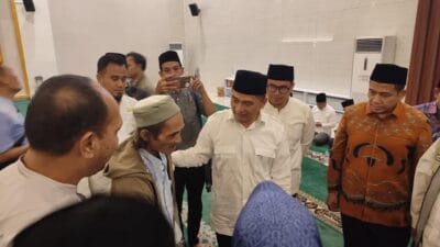 Safari Ramadan di Tangsel, Wagub Banten serahkan bansos dan RTLH serta ajak warga perkuat kebersamaan dan kepedulian.
