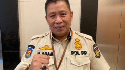 Pemkot Tangsel tertibkan spanduk ilegal sesuai arahan Presiden Prabowo demi ketertiban kota dan penataan ruang publik kota.