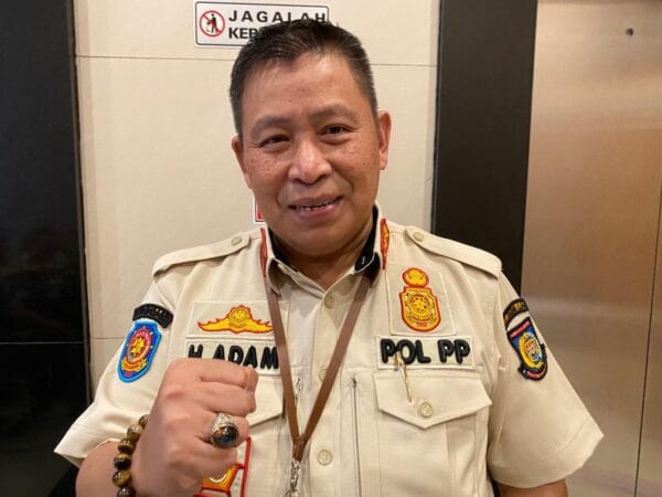 Tindak Lanjut Arahan Presiden Prabowo, Pemkot Tangsel Bersihkan Spanduk dan Banner Ilegal