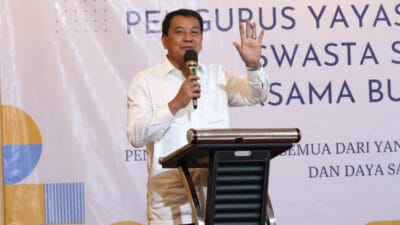 Pemkab Tangerang menegaskan komitmen sekolah gratis SD–SMP swasta dan perluasan ke madrasah demi pemerataan pendidikan.